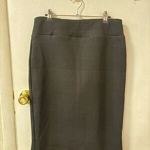 Elegant Black Ribbed Skirt